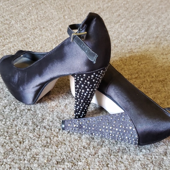 Shoes - Picture 3 of 3